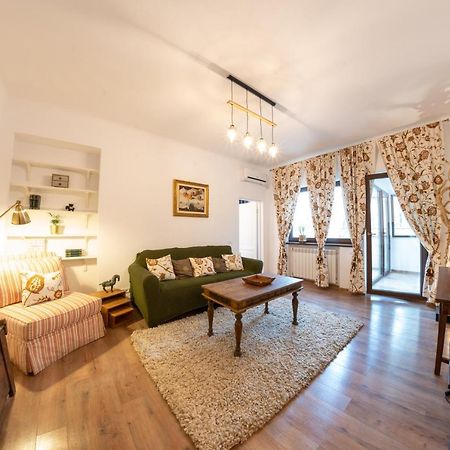 Theatre Rooftop Apartment With Patio Bükreş Dış mekan fotoğraf