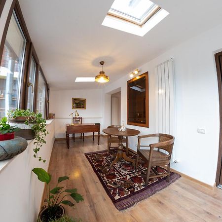 Theatre Rooftop Apartment With Patio Bükreş Dış mekan fotoğraf